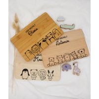 Frühstücksbrett Personalisiert Kinder Hier Krümelt | Brettchen Personalisiert, Taufgeschenk, Geschenk Geburt, Frühstücksbrettchen Baby von EngravingMomentsShop