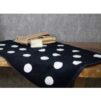 Tyne Collection Badematte - Black & White Spots von Enhom