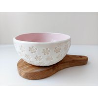 Handgebaute Keramikschale, Keramikschalen, Mit Blumen Verzierte Keramik, Rosa Und Weiße Keramik von EnikoKovacsDesign