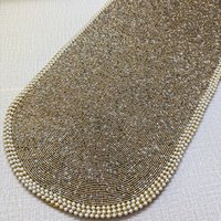 Handgefertigter Perlentischläufer, Tischläufer, Gold Und Weiß Melange, 33 X 238 cm Handgefertigter Perlentischläufer, Tischläufer, Gold Und Weiß Melange, 33 X 238 cm von Enlivenstores