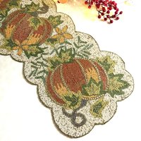 Handgemachter Perlen Tischläufer Bunter Kürbis & Florales Design von Enlivenstores