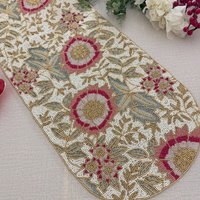 Handgemachter Perlen Tischläufer Frühling Blumen Design, 33 X 92 cm Handgemachter Perlen Tischläufer Frühling Blumen Design, 33 X 92 cm von Enlivenstores