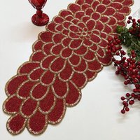 Handgemachter Tannenbaum Tischläufer, Rot Und Gold, 33 X 92 cm Handgemachter Tannenbaum Tischläufer, Rot Und Gold, 33 X 92 cm von Enlivenstores