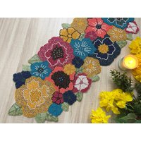 Handgemachter Tischläufer, Floraler Frühlings-Tischläufer, 13x36Inch von Enlivenstores