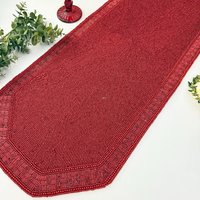 Handgemachter Tischläufer Mit Roten Perlen, 33 X 92 cm Handgemachter Tischläufer Mit Roten Perlen, 33 X 92 cm von Enlivenstores