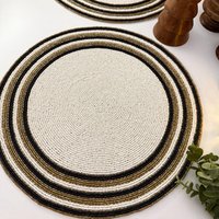 Handgemachtes Tischset, Perlen Besticktes Tischset in Gold, Schwarz Und Helles Creme, 36 cm von Enlivenstores