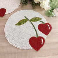 Set Von 2/6, Handgemachte Frühling Perlen Tischset, Rote Herzkirschen Set Von 2/6, Handgemachte Frühling Perlen Tischset, Rote Herzkirschen von Enlivenstores
