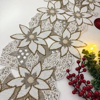 Tischläufer Weihnachten Poinsettia Handarbeit Silber Weiss Gold, 33 X 92 cm Tischläufer Weihnachten Poinsettia Handarbeit Silber Weiss Gold, 33 X 92 cm von Enlivenstores