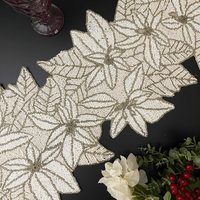 Weihnachtlicher Handgefertigter Tischläufer, Geblümter Weihnachtsstern, Weiß, 33x90cm von Enlivenstores