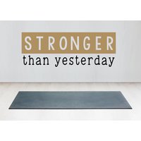 Gym Wand Aufkleber - Workout Dekor - Motivation - Stärker Als Gestern von EpiphanyDecals
