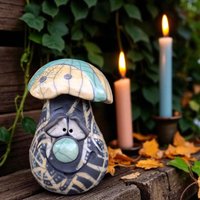 Pilz Im Herbst, Einzigartiger Keramikpilz, Handgemacht Rakuverfahren Pilz Im Herbst, Einzigartiger Keramikpilz, Handgemacht Rakuverfahren von Erdumdrehungkeramik