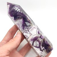 393G Chevron Amethyst Turm Natürliche Lila Und Weiß Gestreifter Traum Spitze Kristallspitze Große Kristalle von ErikordGems