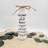 Erinnerungskerze Mit Spruch Für Immer Geliebt, Niemals Vergessen, Auf Ewig Vermisst - Trauerkerze Erinnerungskerze Mit Spruch Für Immer Geliebt, Niemals Vergessen, Auf Ewig Vermisst - Trauerkerze von Erinnerungsverliebt