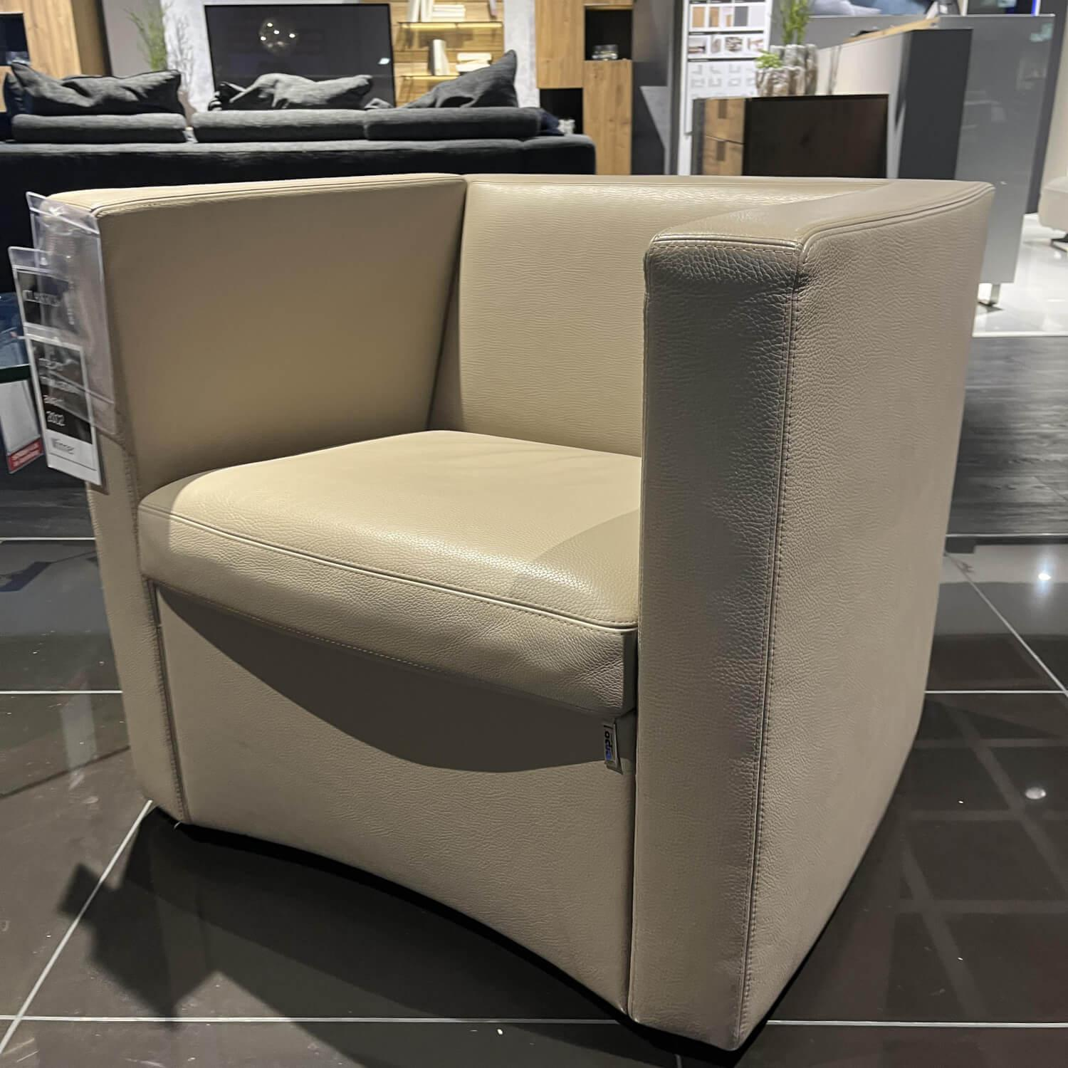 Einzelsessel CL 142.15 A Leder 43.400 Stone Drehteller Mit Rückholfunktion Einzelsessel CL 142.15 A Leder 43.400 Stone Drehteller Mit Rückholfunktion von Erpo