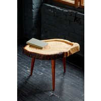 Der Holz Couchtisch, Live Edge Rustikaler Mid-Century Einzigartiger Lindenplatte, Runder Tisch von EscapeFromLife