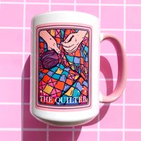Quilting Tasse Nähen Kaffeetasse Quilter Geschenk Oma Hobby Themen Ihre Süße Mutter Nähen Geschenkidee Crafter Tarot Crafty Frauen Quilting Tasse Nähen Kaffeetasse Quilter Geschenk Oma Hobby Themen Ihre Süße Mutter Nähen Geschenkidee Crafter Tarot Crafty Frauen von EskaandtheAlpenglow