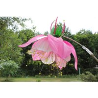 Aquilegia-Blumen-stehlampe, Lampe Mit Variabler Höhe, Fabelhafte Rosa Und Rosafarbene Blume von EsseniaFairyLand