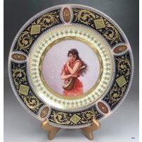 Antiker Porzellan Mädchen Mandolinenschrank Teller Antiker Porzellan Mädchen Mandolinenschrank Teller von EssexRiverAntiques