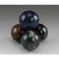 Halbedelstein Kugel Pyramide Briefbeschwerer Achat Lapis Tigerauge Natursteine Halbedelstein Kugel Pyramide Briefbeschwerer Achat Lapis Tigerauge Natursteine von EssexRiverAntiques