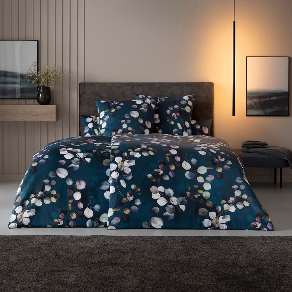 Estella Satin de Luxe Bettwäsche 155x220 Lunaria nachtblau Blätter Äste 1025-625 Estella Satin de Luxe Bettwäsche 155x220 Lunaria nachtblau Blätter Äste 1025-625 von Estella Ateliers