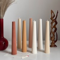 Greko Column Geriffelte Kerze | Geriffelte Stumpenkerze Ess-Tafelkerze Deko-Kerze Spitzkerzen Sojawachs von EstelleStudioCA