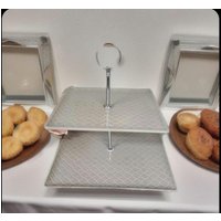 Etagere 2-stöckig, Im Landhausstil, Handgefertigt. Als Obstteller Gut Geeignet. Farbton Taupe. in Zwei Versionen Eckiger Teller Oder Schale Etagere 2-stöckig, Im Landhausstil, Handgefertigt. Als Obstteller Gut Geeignet. Farbton Taupe. in Zwei Versionen Eckiger Teller Oder Schale von EtagerenManufakturHH
