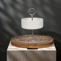 stilvoll Und Handgefertigt. 2-stöckige Etagere Mit Einer Keramikschale Massivem Holz, Kombination Aus Eleganz Natürlichkeit, Mehndi von EtagerenManufakturHH