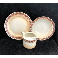 Kinderteller-Set Aus Drei Kronengeschirren Mit Tieralphabet von Etcetera4You