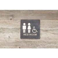 Hölzernes Unisex & Behindertes Toiletten-Türschild. Rustikale Toiletten-Plakette. Handgemachtes Behinderten Wc Schild von EtchPL