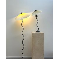 Plissee Squiggle Stehlampe | Japandi Lampenschirm Curvy Lampe Modernes Dekor Weißer Eisen von EucanHome