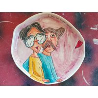 Einzigartige Keramikplatte Für Paare. Diese Anpassbare Handbemalte Platte Ist Das Beste Geschenk Liebhaber, Als Jahrestag Oder Valentinstag Einzigartige Keramikplatte Für Paare. Diese Anpassbare Handbemalte Platte Ist Das Beste Geschenk Liebhaber, Als Jahrestag Oder Valentinstag von EugeniaGerontara