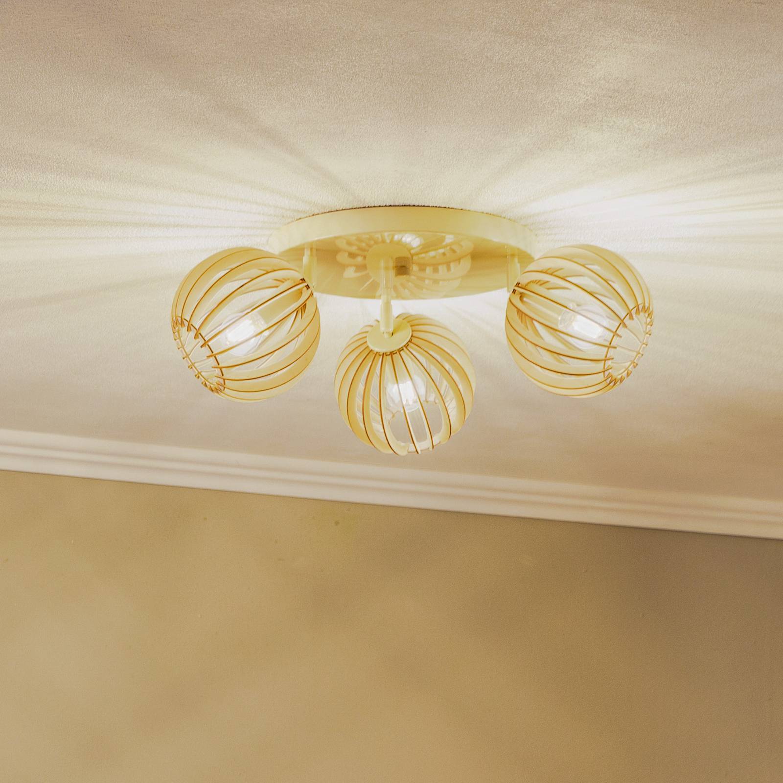 Deckenlampe Paz weiß mit Holzlamellen-Kugeln 3fl. Deckenlampe Paz weiß mit Holzlamellen-Kugeln 3fl. von Argon
