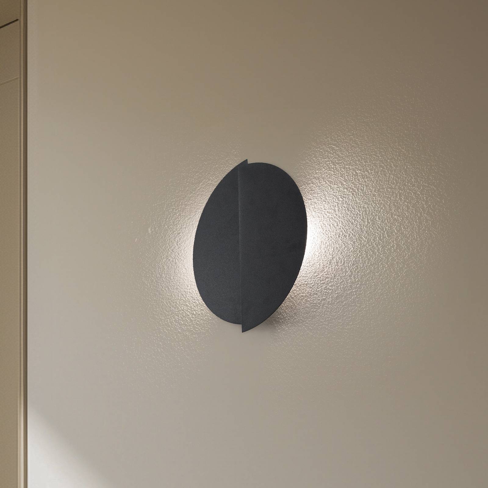 Wandleuchte Form 9, 28 cm x 32 cm, schwarz von EMIBIG LIGHTING