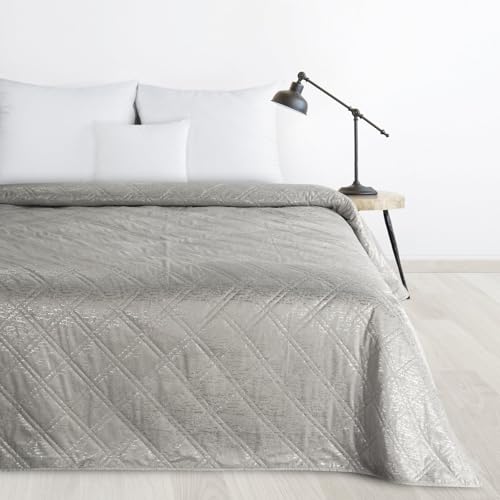 Eurofirany Weicher Bettüberwurf Velours LUIZ Blink – Silber – 220x240 cm – Steppdecke mit Glanz & Silberdetails Eurofirany Weicher Bettüberwurf Velours LUIZ Blink – Silber – 220x240 cm – Steppdecke mit Glanz & Silberdetails von Eurofirany