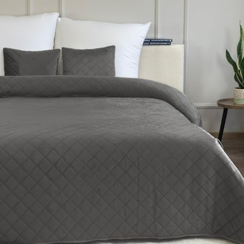 Euromat Tagesdecke Steppdecke Bettüberwurf Gesteppte Tagesdecke mit 2 Kissenbezüge 40x40 cm- (Dunkelgrau Graphit- Velvet Amarante, 220x240 cm) von Euromat