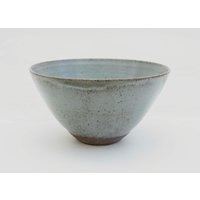 Salatschale Ø 25cm // Handgemachte Keramik Geschirr Porzellan Echtes Seladon// Handgedreht Schale Servierschale von EvaKojKeramik
