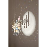 Schwebender Sonnenfänger Skandi Regenbogen Suncatcher Deko Fenster Sonnenkristall Geschenkidee Wanddeko Fensterdeko von EvasDecoArt