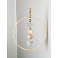Sonnenfänger Skandi Beige Mint Gold Holzring Suncatcher Boho Deko Sonnenkristall Sommerdeko Wanddeko Fensterdeko Hängedeko Sonnenfänger Skandi Beige Mint Gold Holzring Suncatcher Boho Deko Sonnenkristall Sommerdeko Wanddeko Fensterdeko Hängedeko von EvasDecoArt