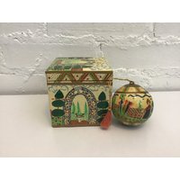 Vintage Handbemalte Box Und Passender Ornament, Garten von EvasRefoundTreasures