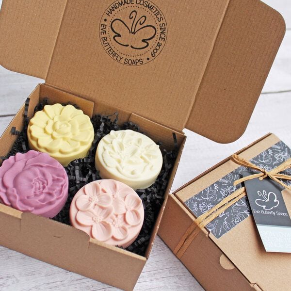 Eve Butterfly Soaps Soapbox "Bunch of Flowers" | Geschenkset mit 4 Blumenseifen á 70 g von Eve Butterfly Soaps