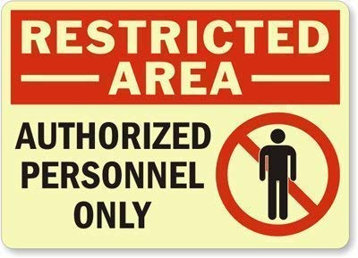 Everett Goodman Hinweisschild "Authorized Personnel Only (with No Man GlowSmart Glow-in-The-Dark", Metall-Blechschild, 20,3 x 30,5 cm, Metallschild von Everett Goodman
