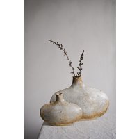 Mini Schaumstein Vase, Handgefertigte Keramik von EveryStoryStudio