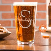 Bierglas Geätzt Mit Ihrer Initiale - Personalisierte Pintgläser, Monogramm Tolles Geschenk Für Männer, Design K3 von EverythingEtchedAZ