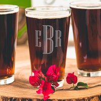 Personalisierte Biergläser - Pint-Gläser Mit Initialen Graviert, Monogramm Geschenk Für Ihn, Geschenke Männer, Design Initial3 von EverythingEtchedAZ