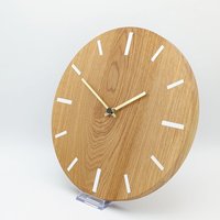 Wanduhr Eiche Mit Konstanter Maserung. Gefertigt Aus Einer Bohle. Holzuhr, Moderne Uhr. Wanddeko. Weiße Ziffern Epoxidharz von ExactlyLeon