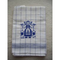Handtuch - Geschirrtuch-Küchentuch Blau-Weiß Kariert Bestickt Mit Einer Wasserträgerin Im Kreuzstich Blauer Stickfarbe von ExclusiveStickereien