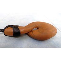 Holzschnitzerei Twist Ornament Mit Schnur. W77 von Eximha