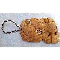 Nz Kiefernholz Schnitzerei Tiki Mit Zapfenaugen Und Schnur. W73 von Eximha