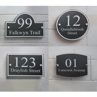 Benutzerdefinierte Adresse Schild - Moderne Hausnummer Personalisierte Einweihungsgeschenk Outdoor Street Veranda von ExoticMerchantCrafts