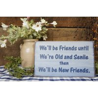 Wir Werden Freunde Sein, Bis Wir Alt Sind Und Senile Dann Neue Sein. Tolles Zeichen Für Lange Zeit Freunde, Beste Bff Lustiges Wir Werden Freunde Sein, Bis Wir Alt Sind Und Senile Dann Neue Sein. Tolles Zeichen Für Lange Zeit Freunde, Beste Bff Lustiges von ExpressionsNmore